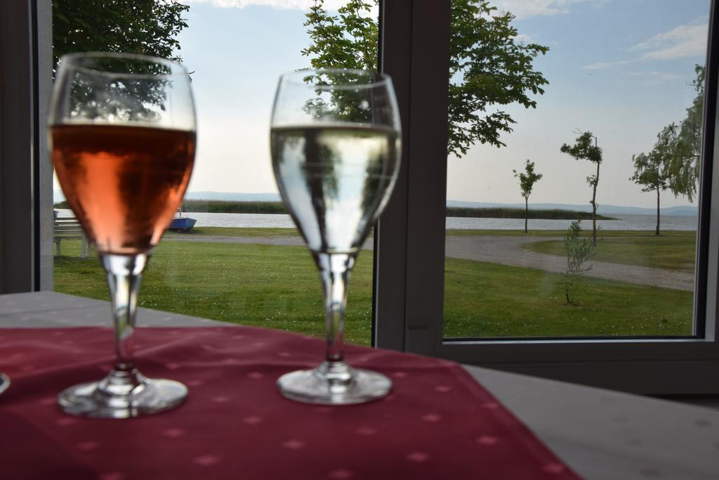 Seehotel Herlinde Podersdorf am See Ngoại thất bức ảnh